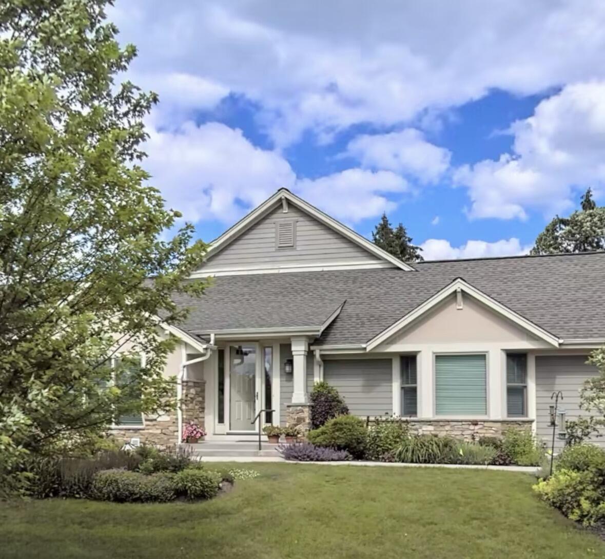 1530 W Winding Hollow, Mequon, WI 53092