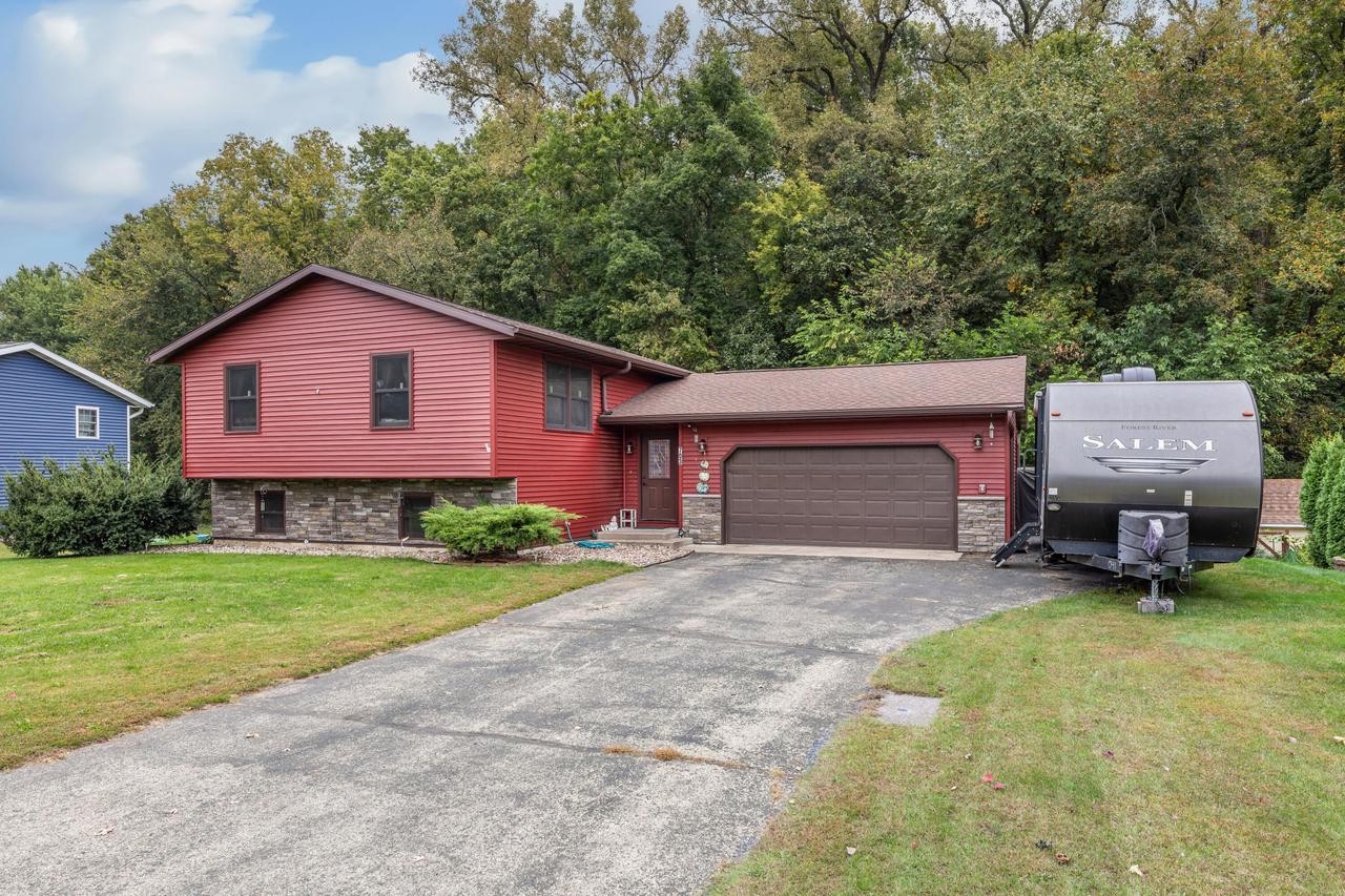 703 Evergreen Dr, Holmen, WI 54636