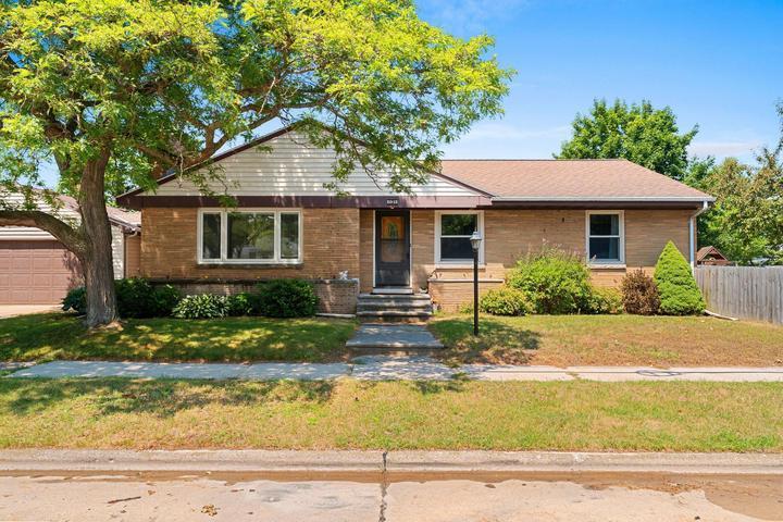 2012 34th St, Two Rivers, WI 54241