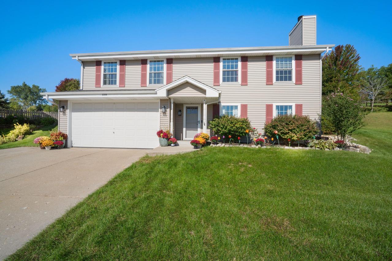 2308 Linda Ct, Waukesha, WI 53188