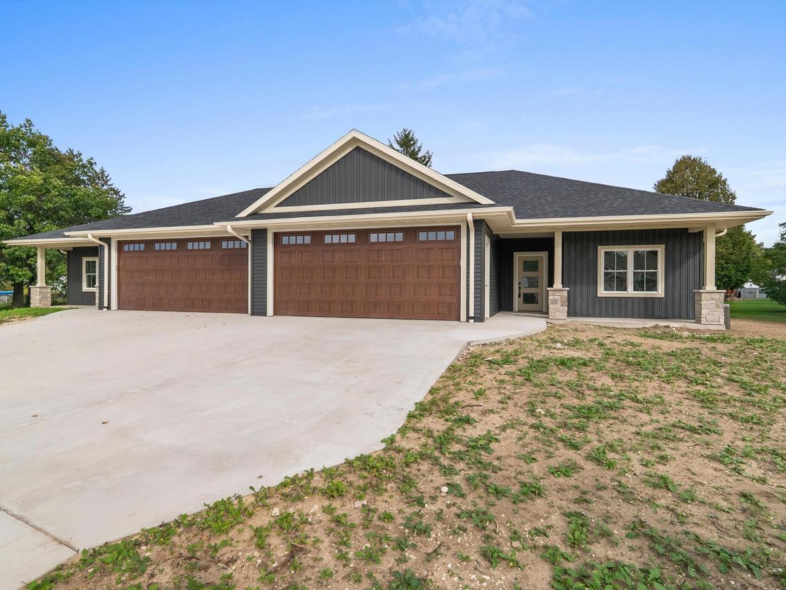 1915 Paul Rd, Manitowoc, WI 54220