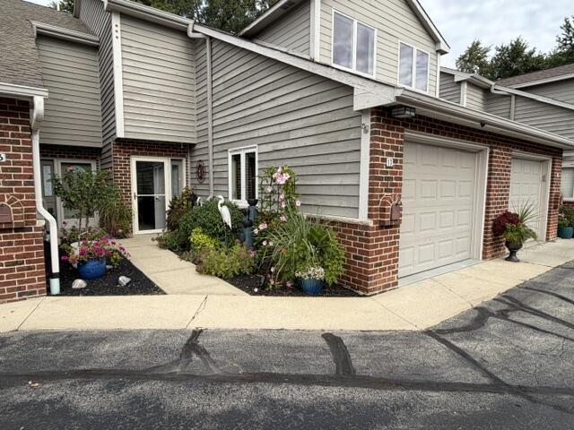 240 Marina Ct #17, Waterford, WI 53185