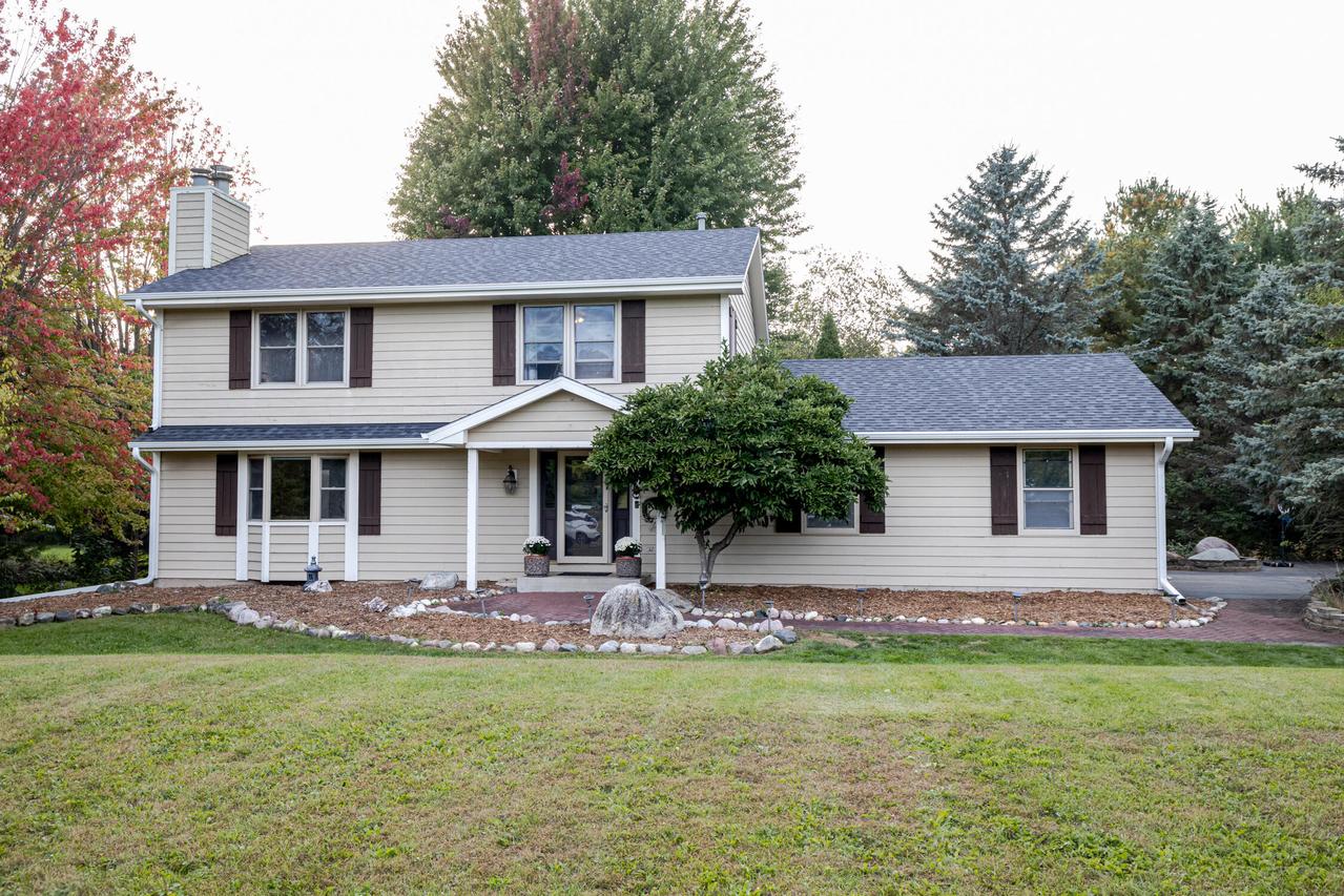 W362S2453 Lisa Ln, Ottawa, WI 53118