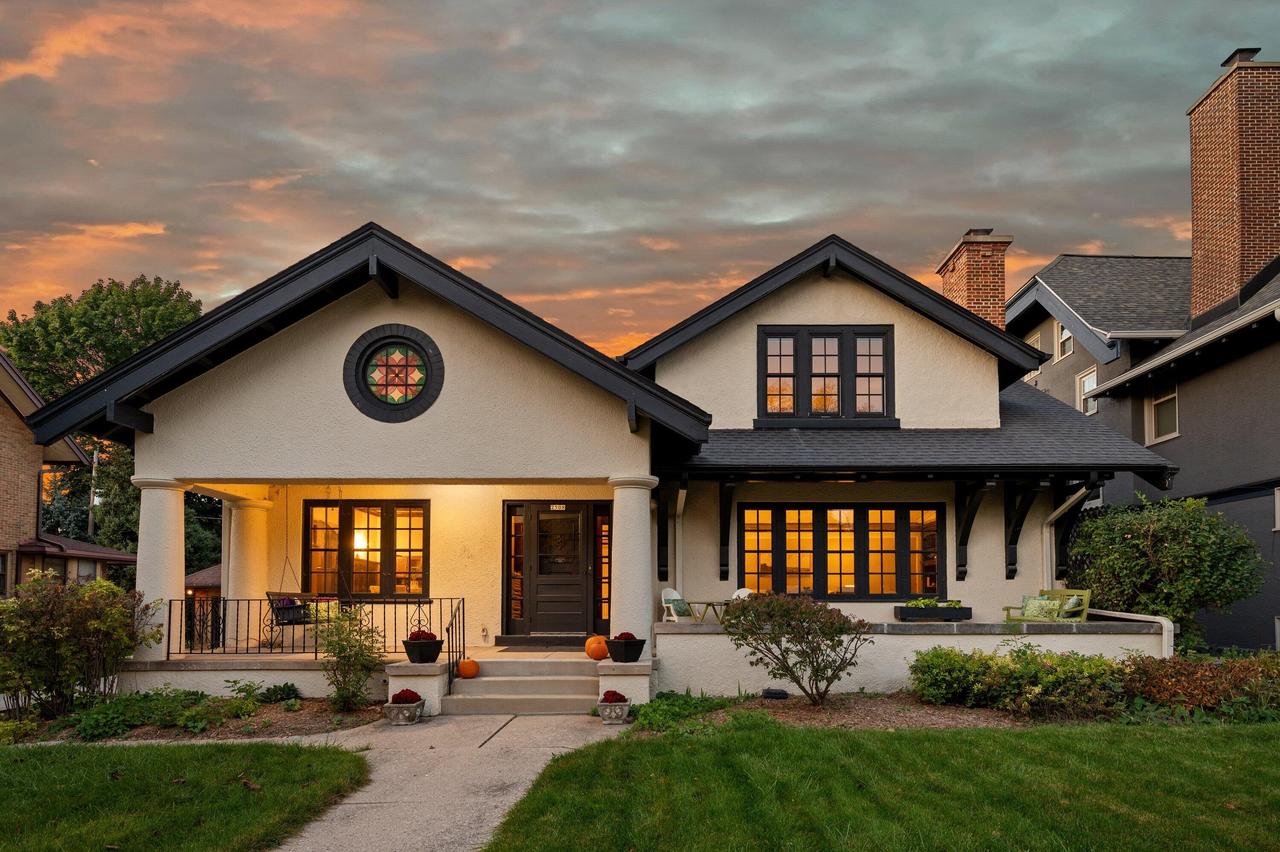 2508 E Beverly Rd, Shorewood, WI 53211