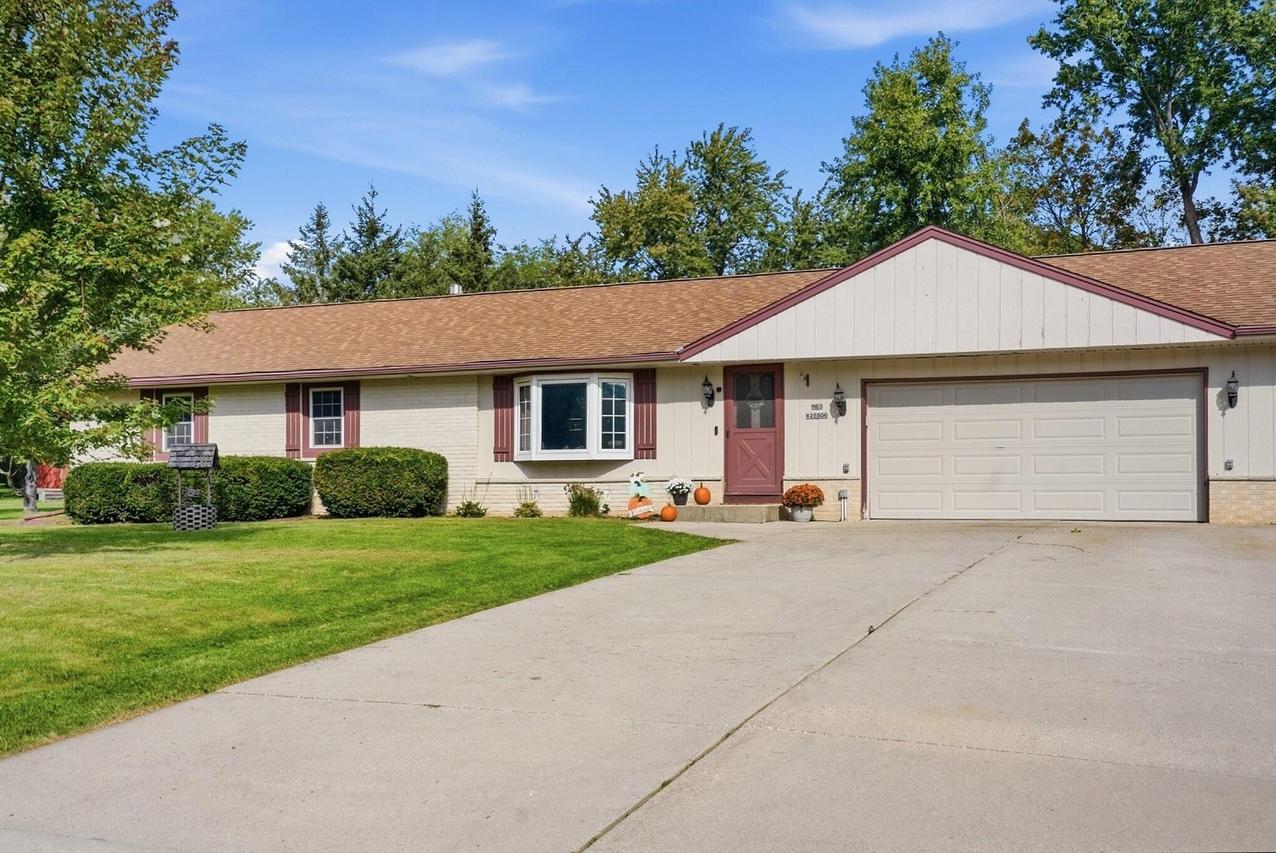 N65W28506 Fairlane Dr, Merton, WI 53029