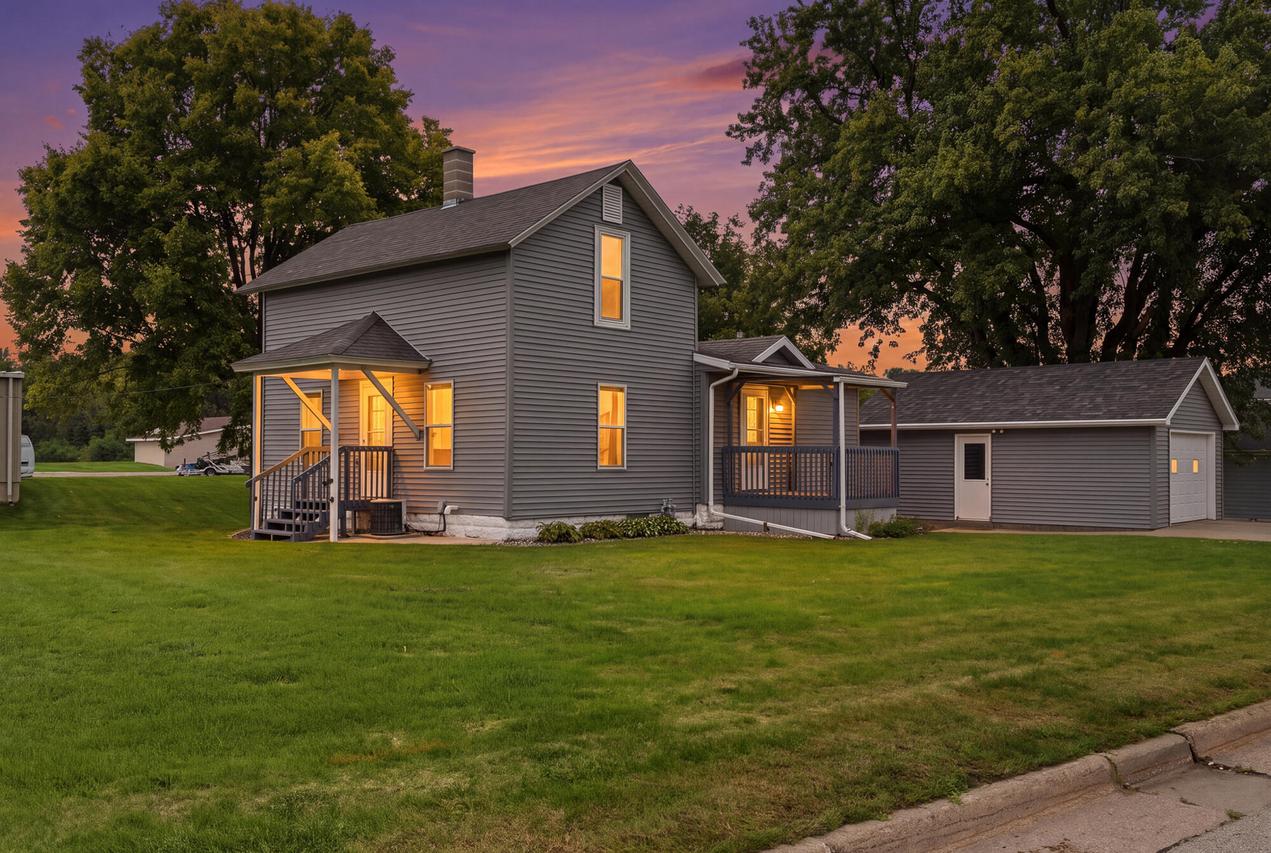 112 W Wall St, Holmen, WI 54636