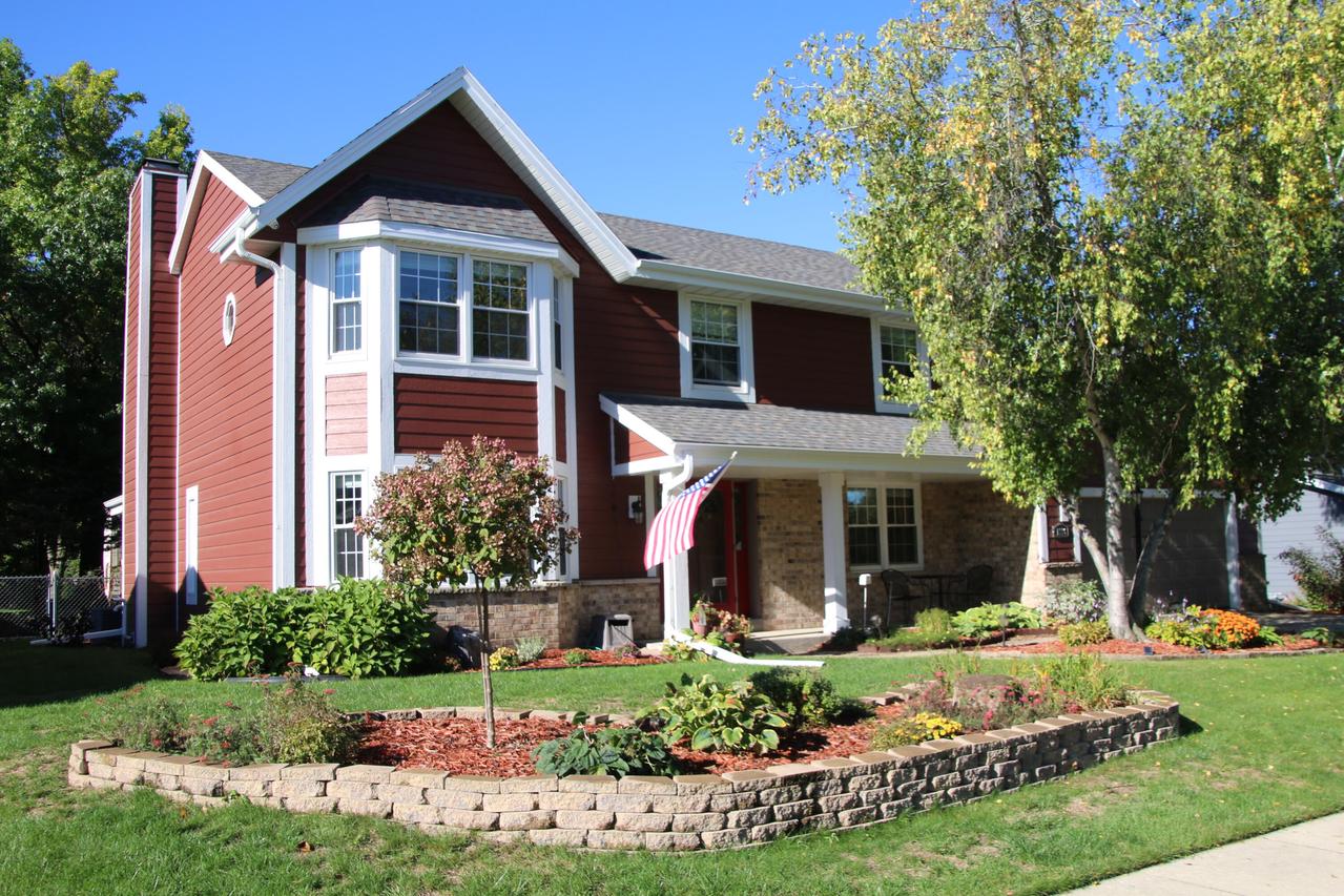 1116 Whittier Ln, Oconomowoc, WI 53066