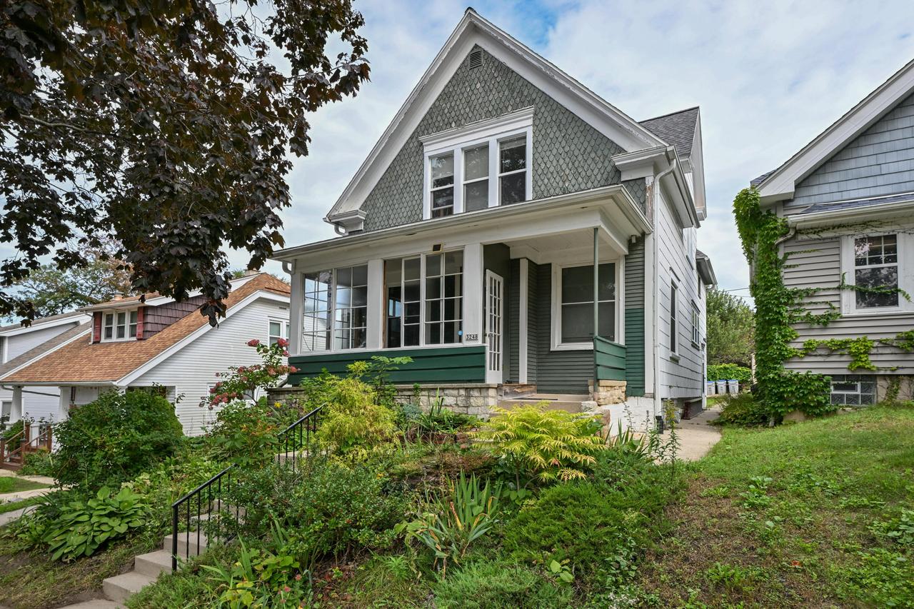 3248 S Delaware Ave, Milwaukee, WI 53207