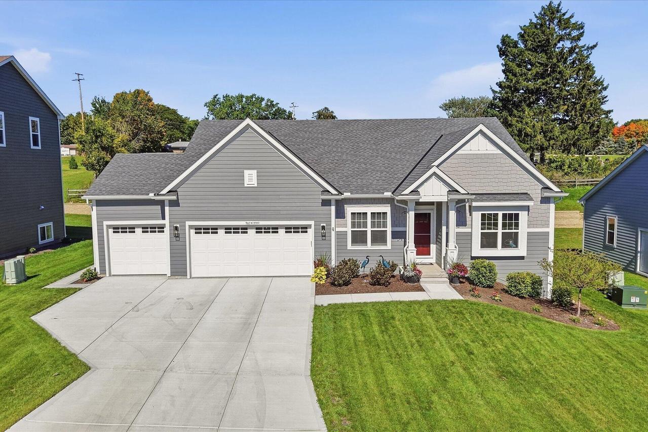 N67W25502 Vail Ln, Sussex, WI 53089