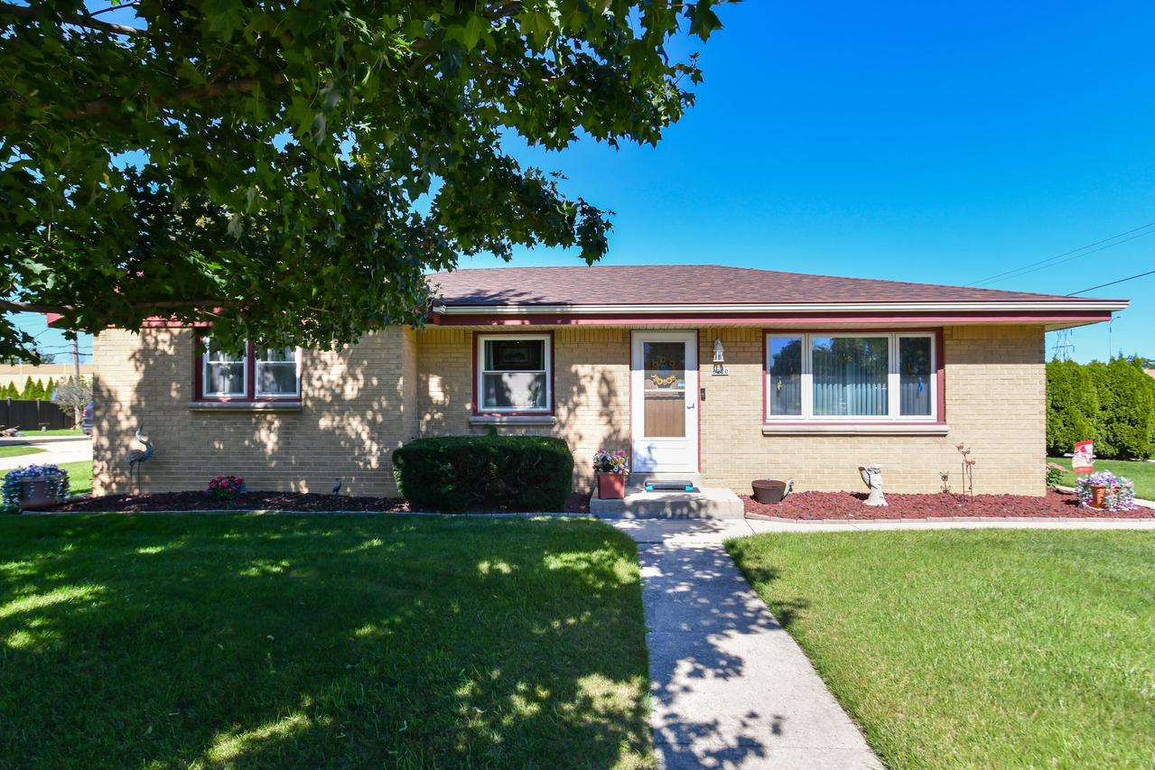 6220 W Van Norman Ave., Greenfield, WI 53220