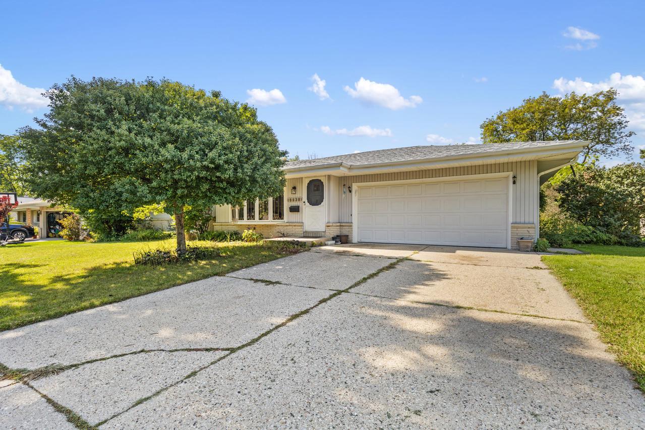 5830 Lakeview Dr, Greendale, WI 53219
