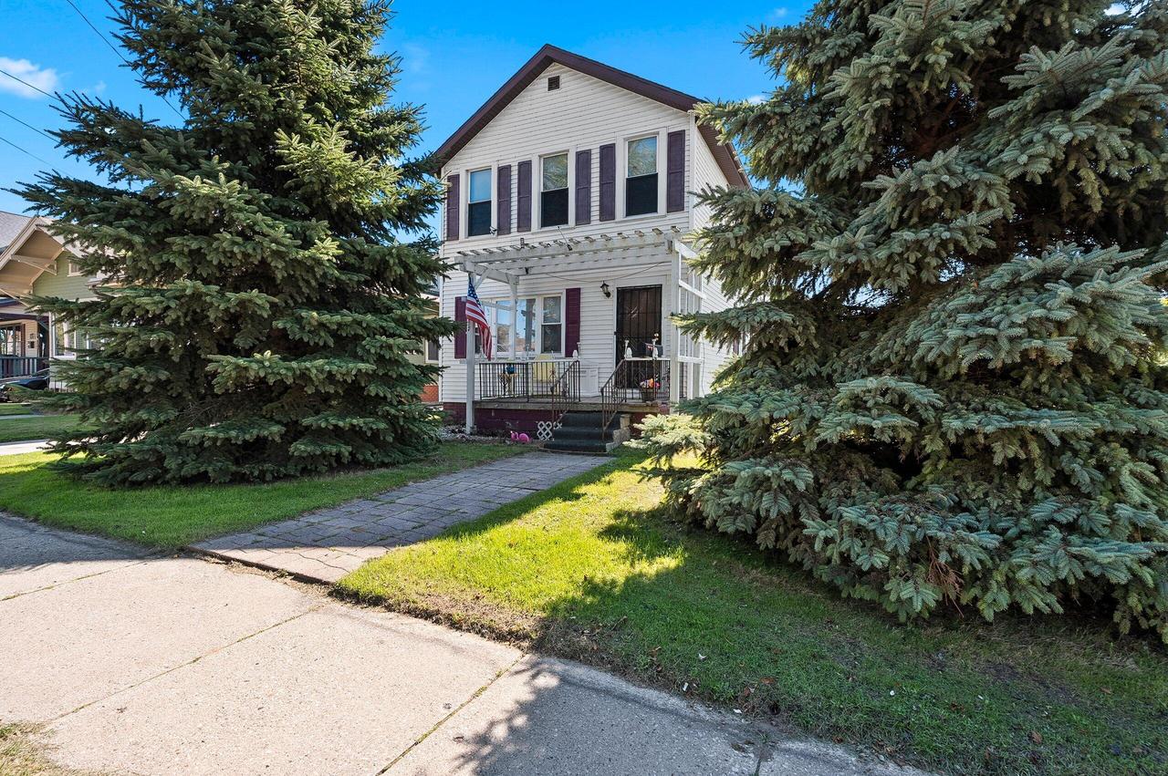 1319 Marshall St, Manitowoc, WI 54220