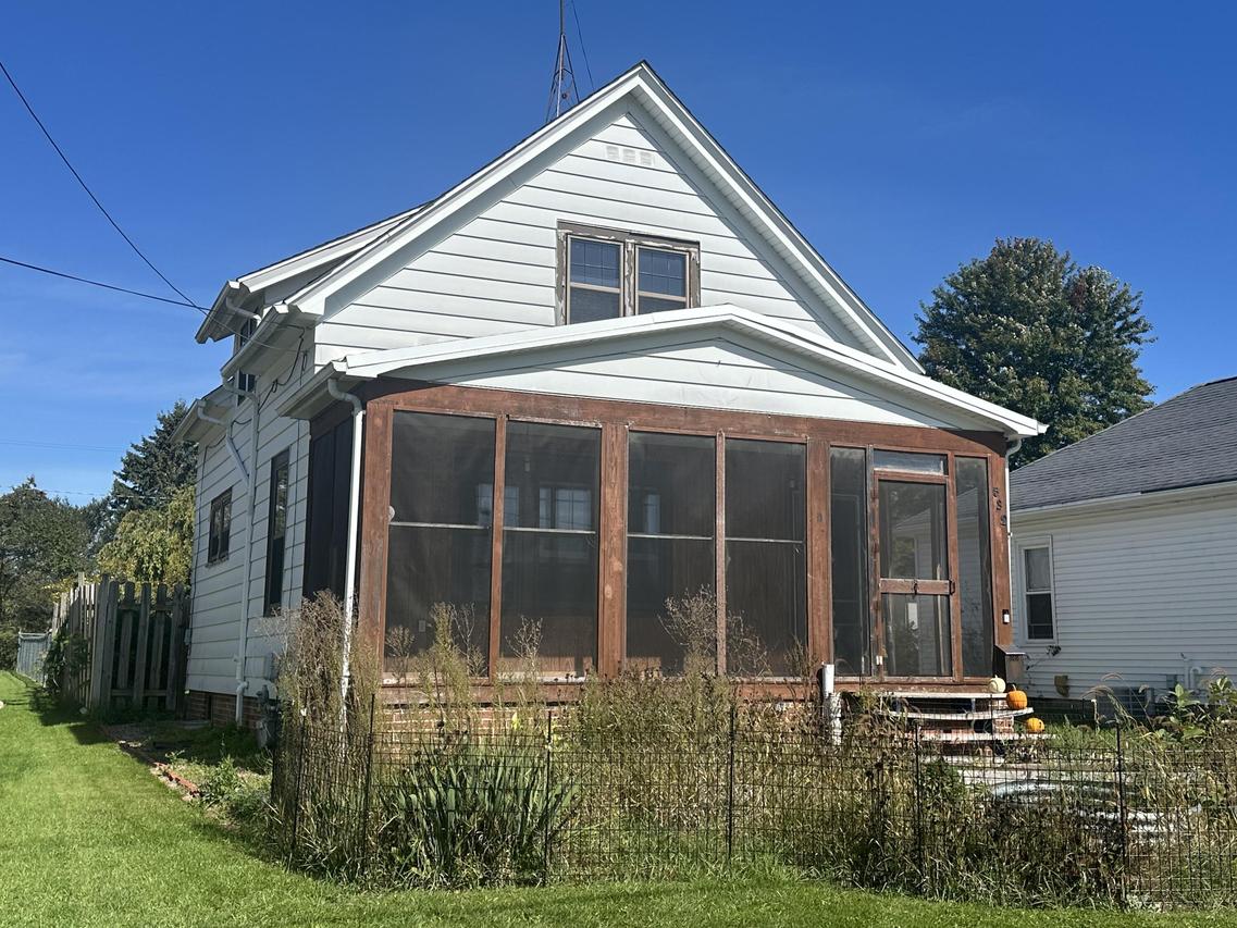 532 Leavens Ave, Sheboygan Falls, WI 53085