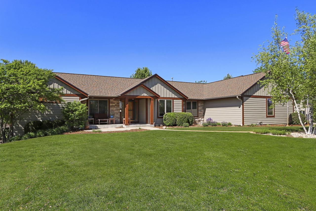 6724 Horseshoe Trl, Burlington, WI 53105