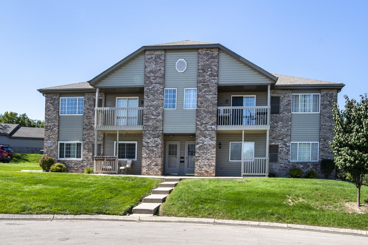 W170S7579 Gregory Dr #E, Muskego, WI 53150