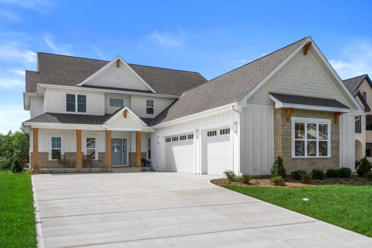 W184N5129 Sunrise Ln, Menomonee Falls, WI 53051