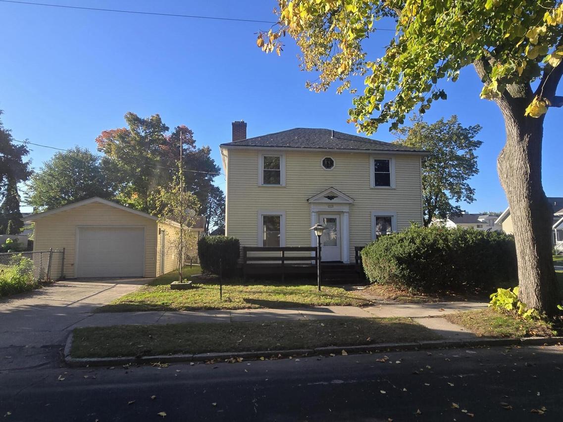 2515 Sheridan Pl, Manitowoc, WI 54220
