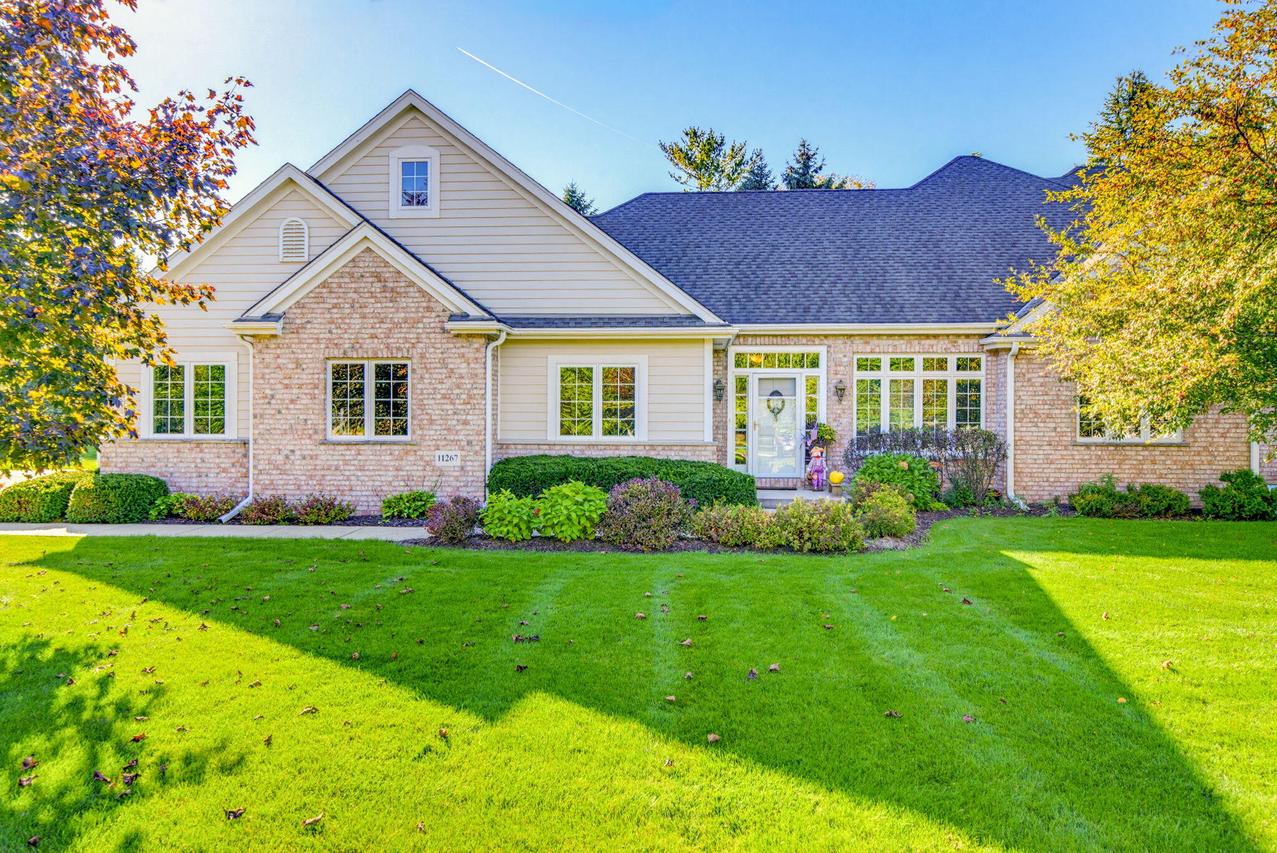 11267 N River Birch Dr, Mequon, WI 53092