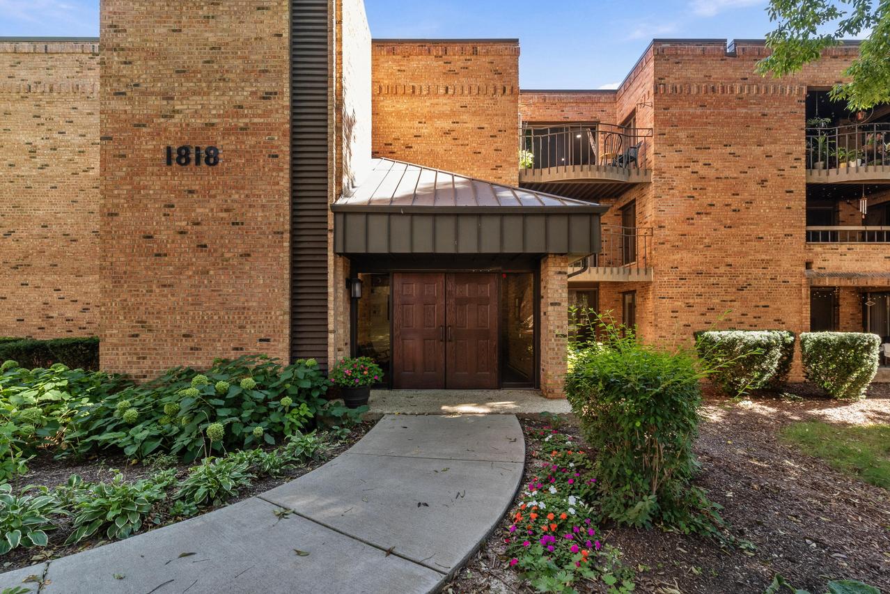 1818 E Shorewood Blvd #313, Shorewood, WI 53211