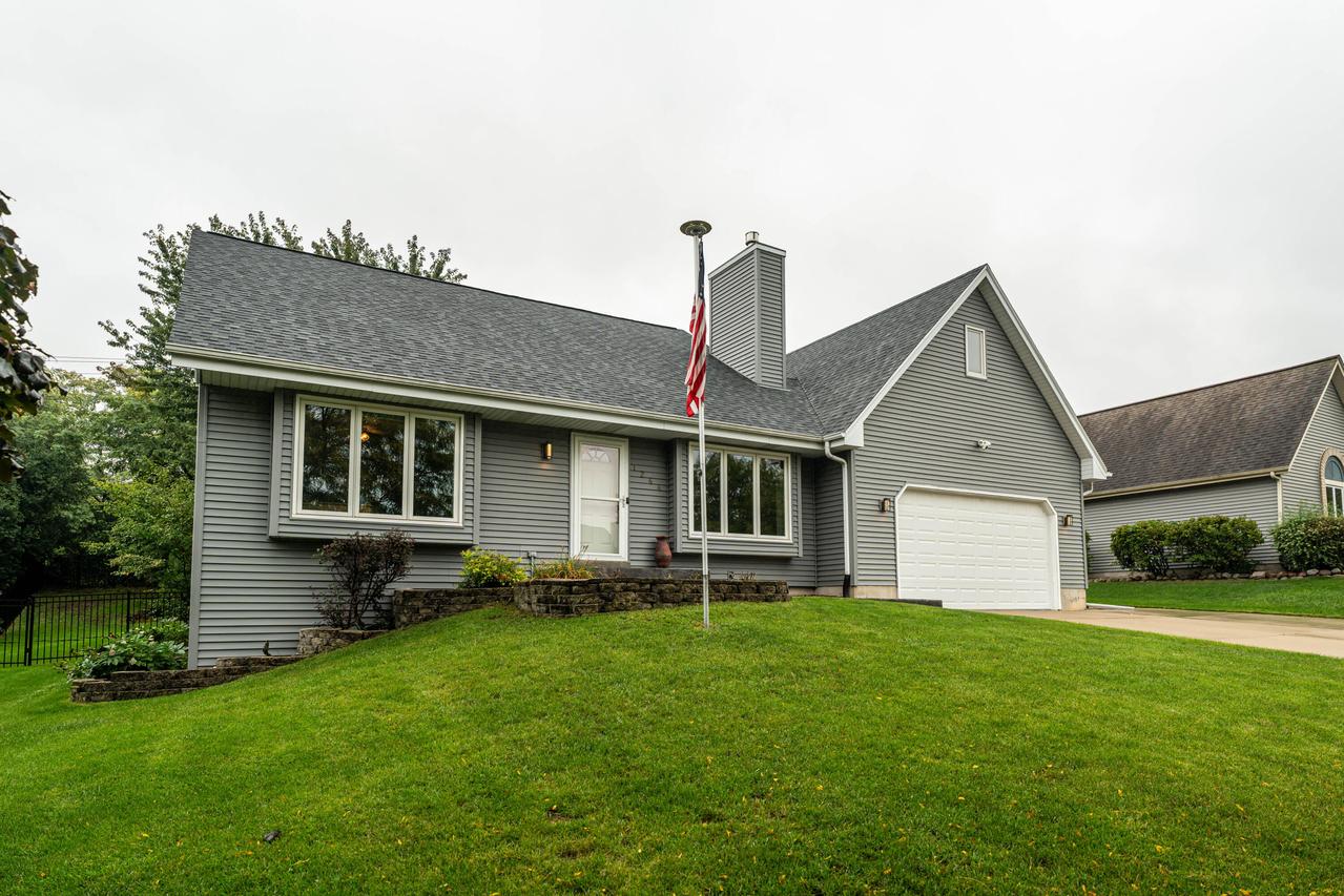 7244 S Dover Hill, Franklin, WI 53132