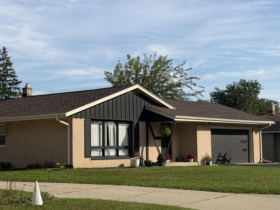 5208 Millbank Rd, Greendale, WI 53129