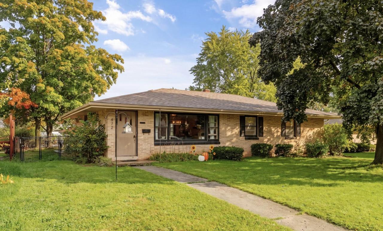 472 Summit Ave, Burlington, WI 53105