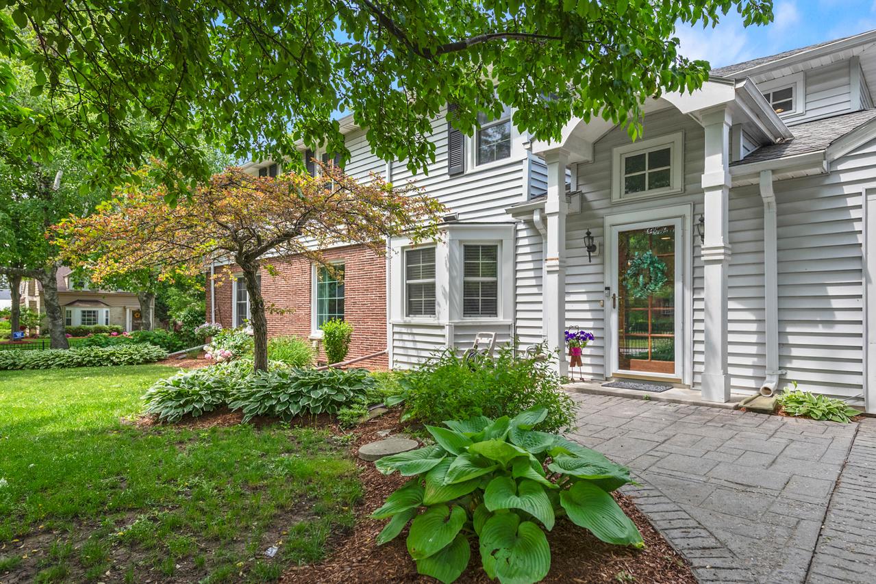 4800 N Woodburn St, Whitefish Bay, WI 53217