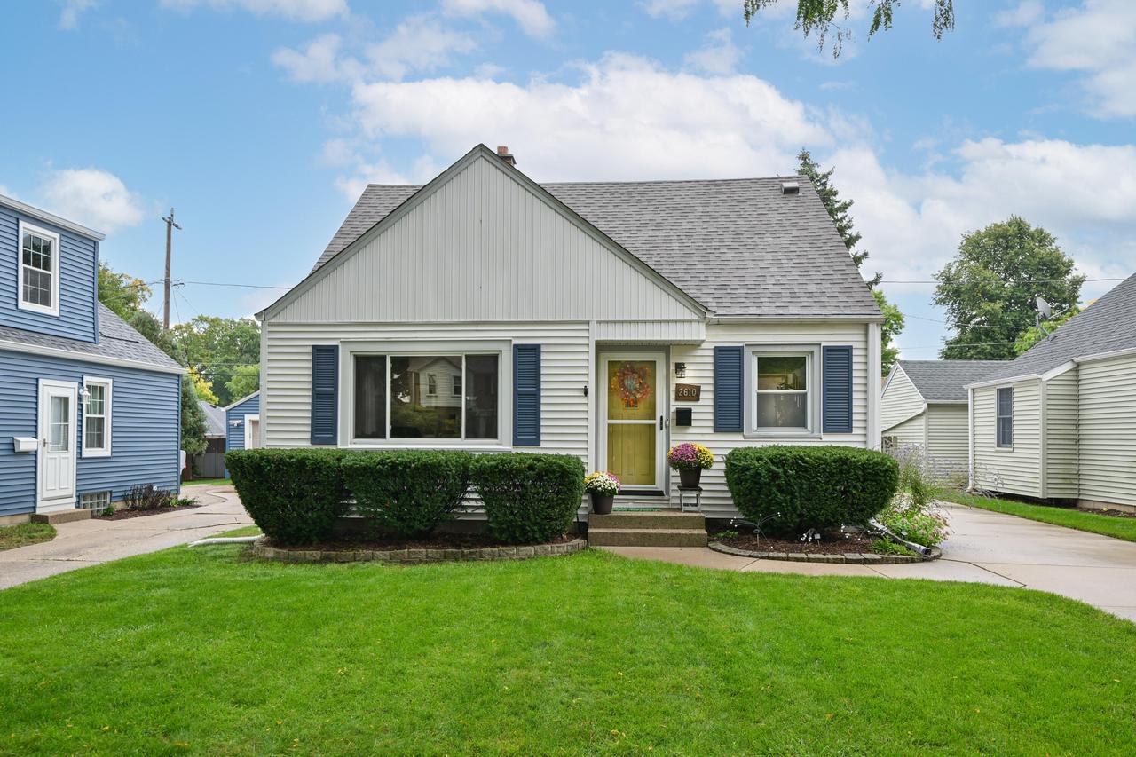 2610 N 75th St, Wauwatosa, WI 53213