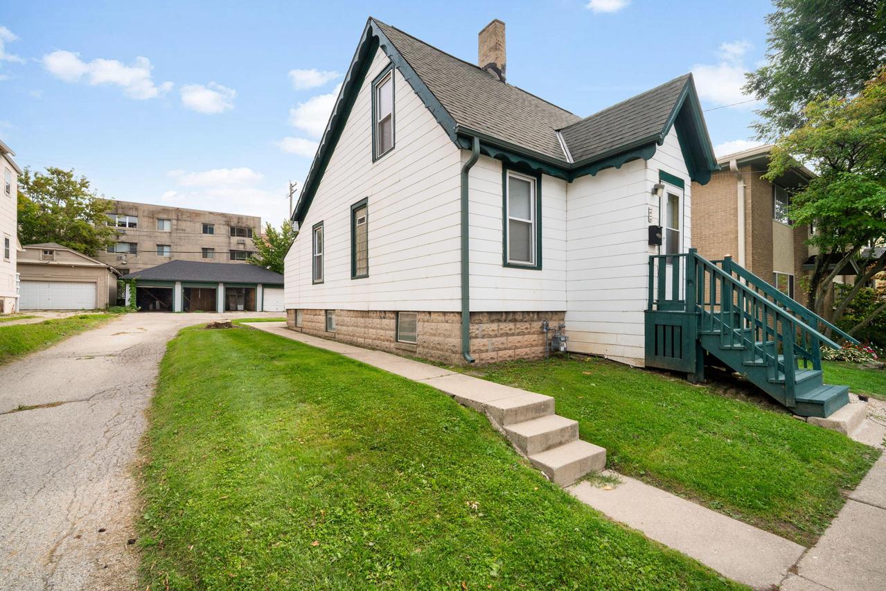1616 N Warren Ave, Milwaukee, WI 53202