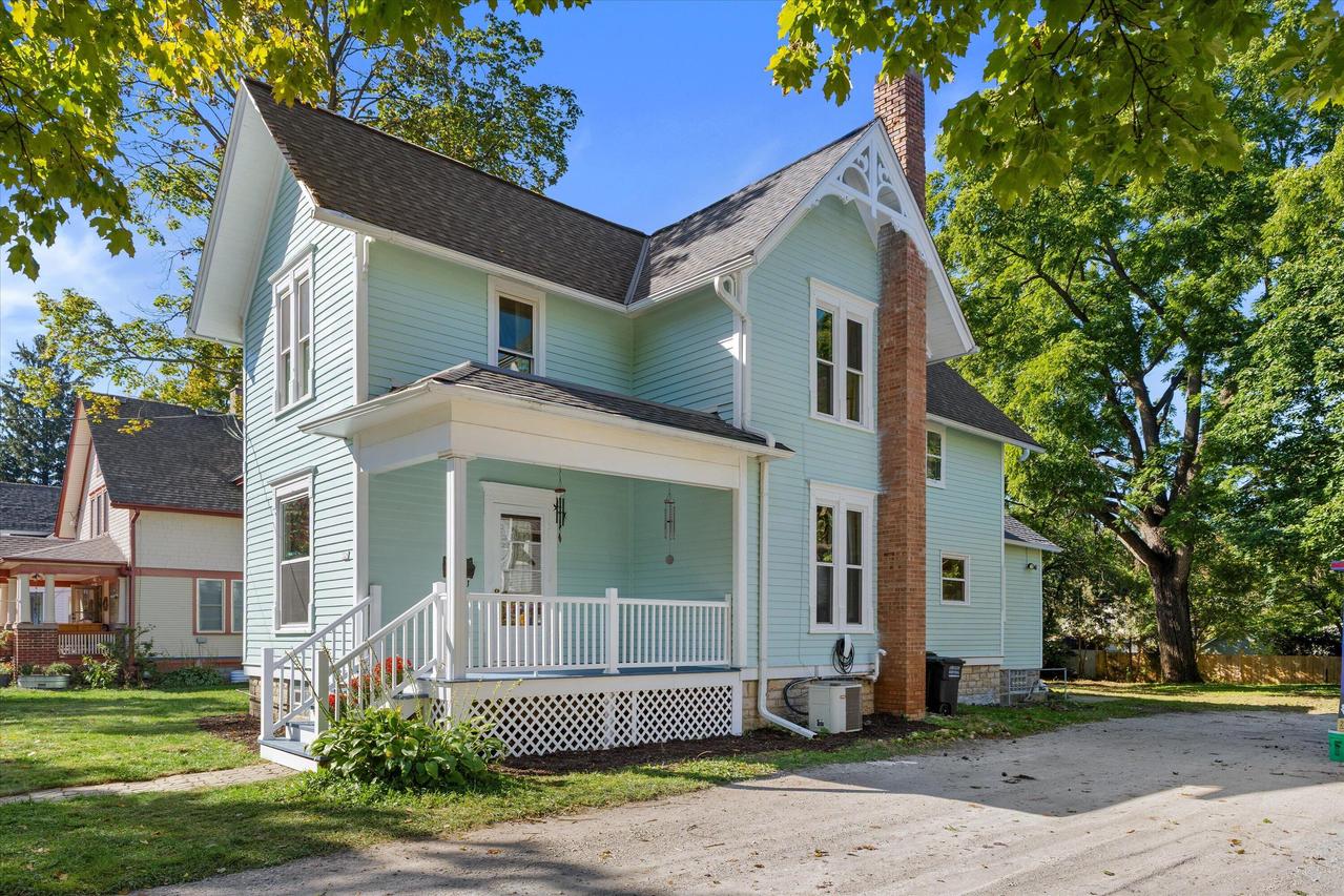 326 S Silver Lake, Oconomowoc, WI 53066