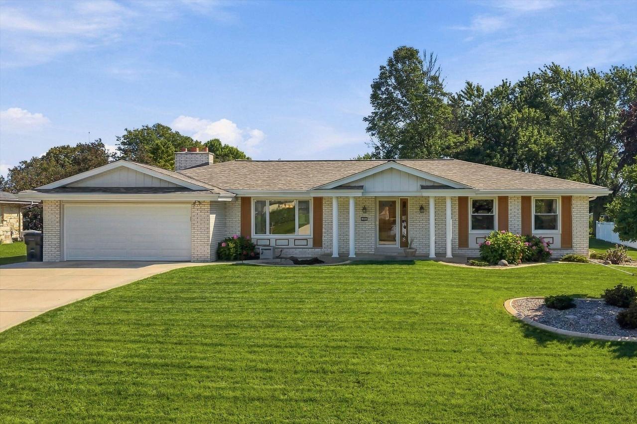 12605 W Wilbur Dr, New Berlin, WI 53151