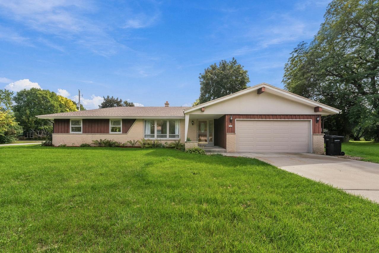 5503 W Silverleaf Ln, Brown Deer, WI 53223