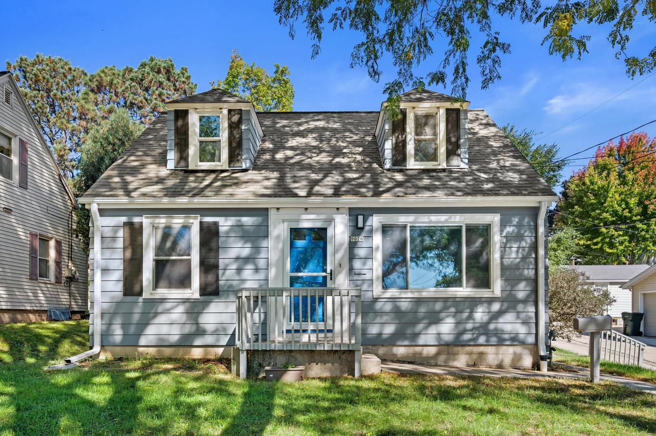 9020 W Vincent Pl, West Allis, WI 53214