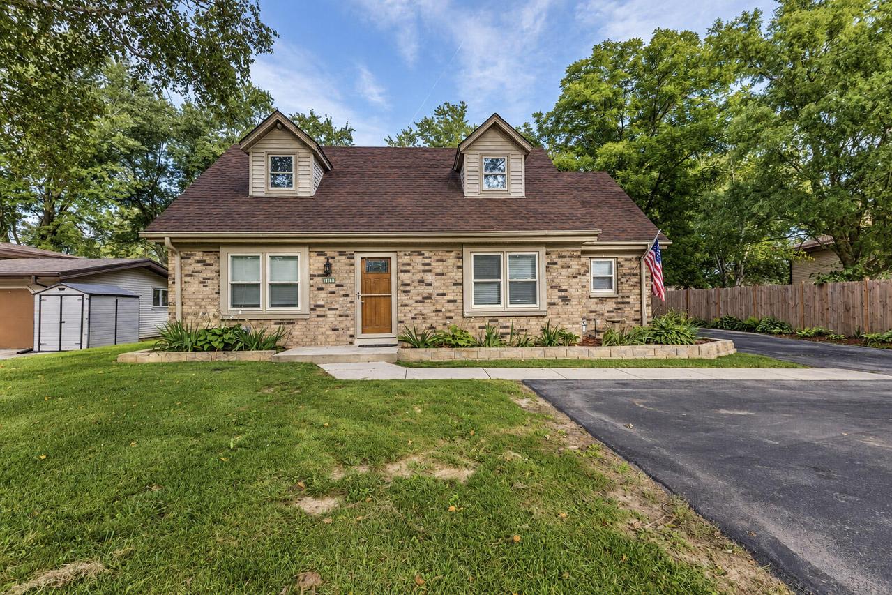 10166 S Nicholson Rd, Oak Creek, WI 53154