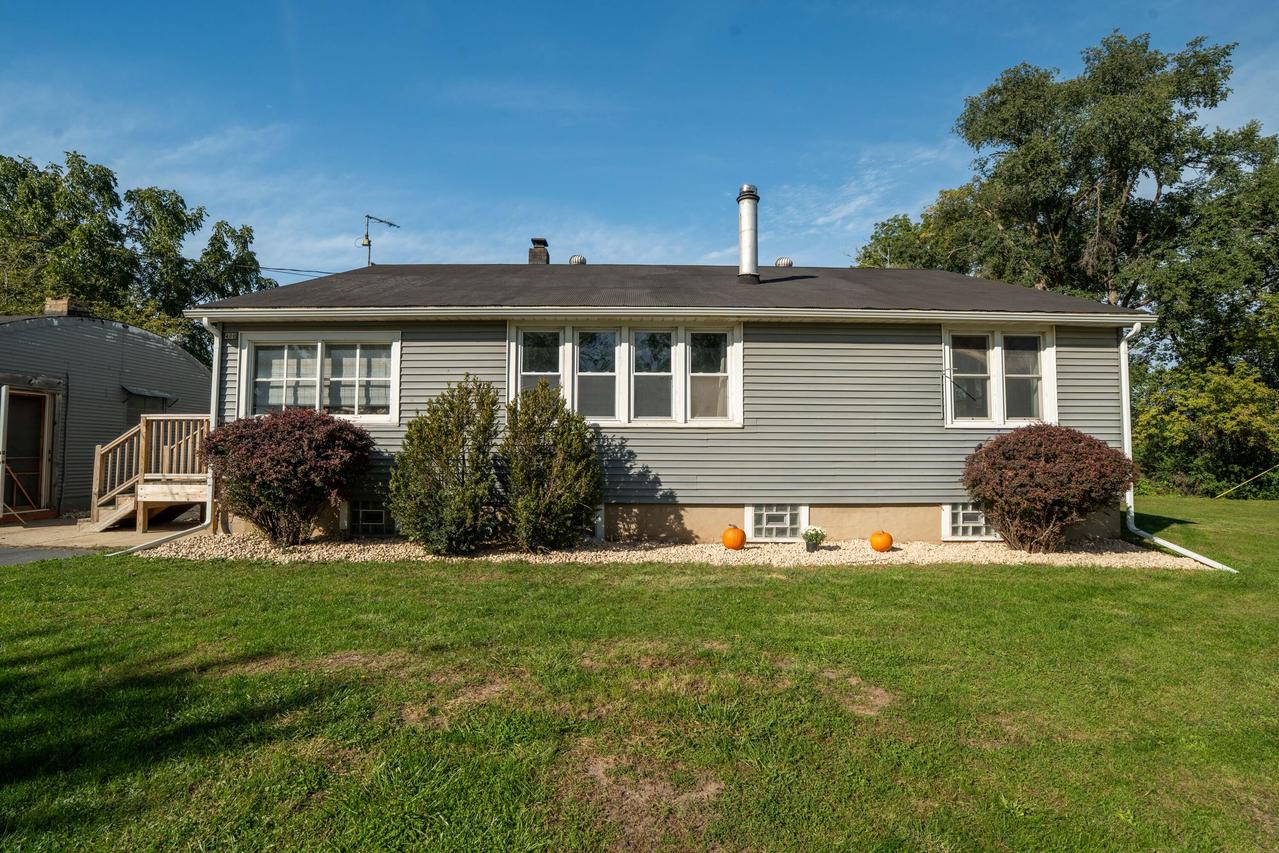 400 W Market St, Burlington, WI 53105