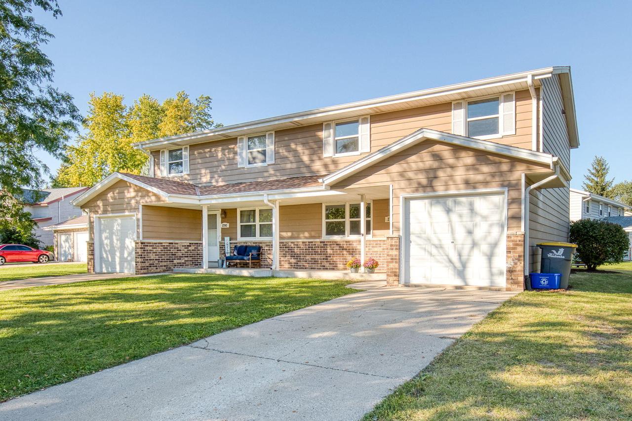2700 Albany Ct #2702, Waukesha, WI 53188