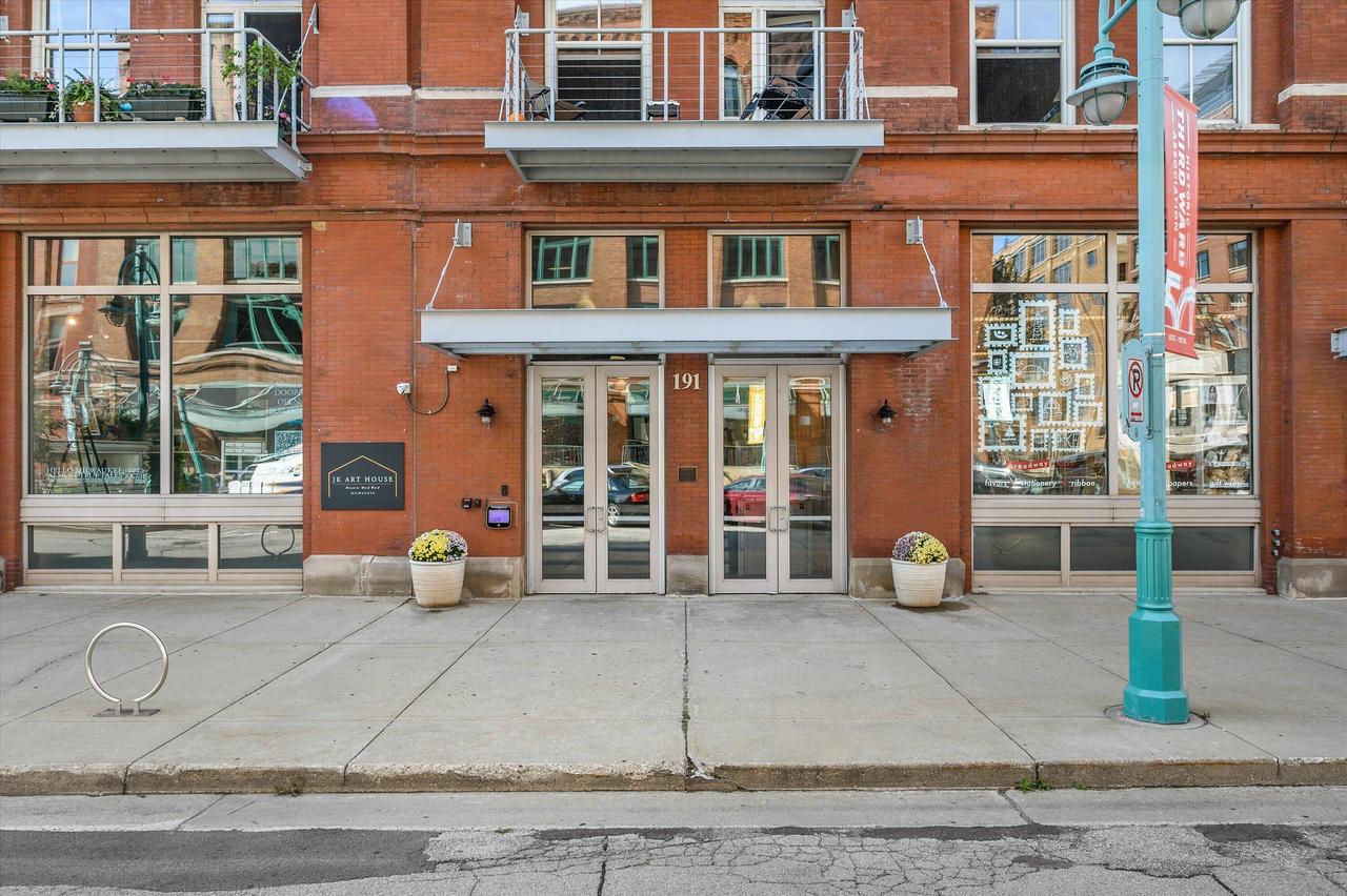 191 N Broadway St #308, Milwaukee, WI 53202
