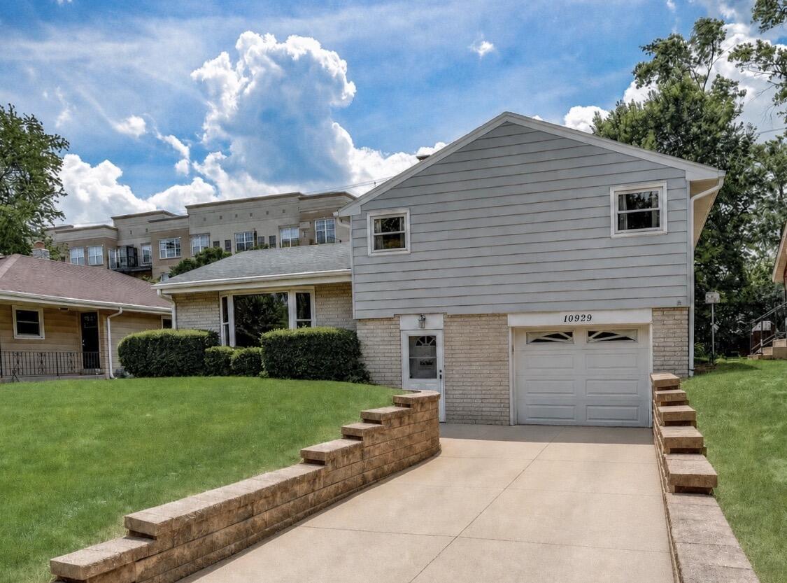 10929 W Harvard Ln, Wauwatosa, WI 53226