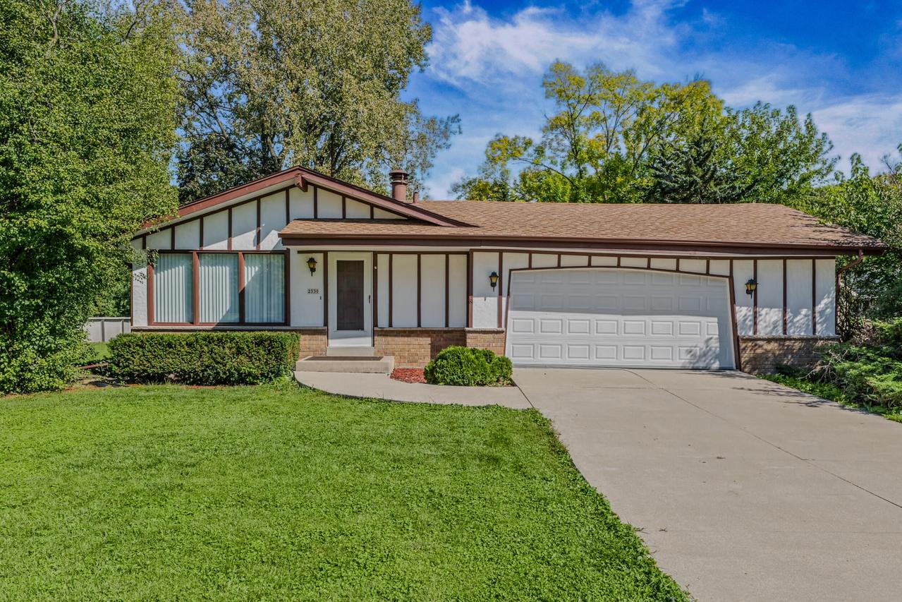 2330 S Brookside Pkwy, New Berlin, WI 53151