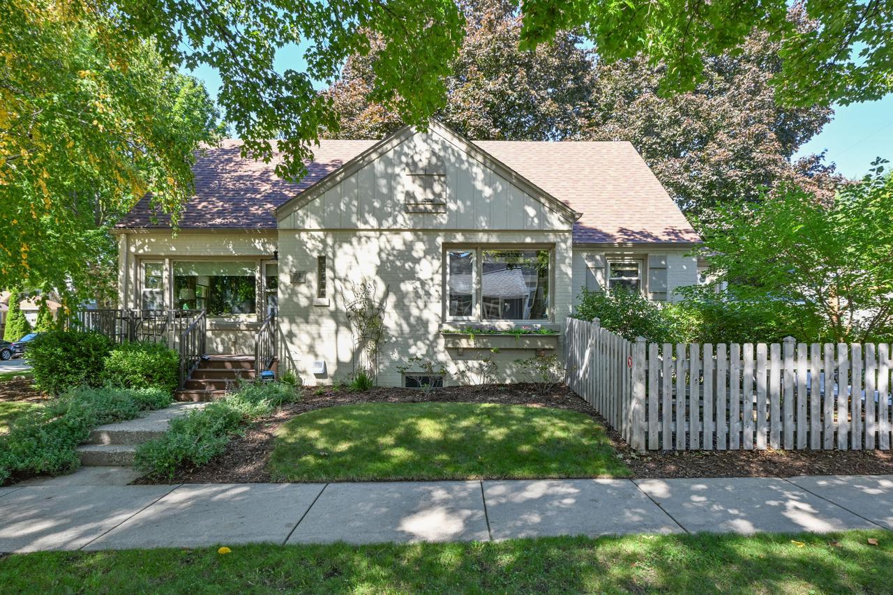 708 E Euclid Ave, Milwaukee, WI 53207
