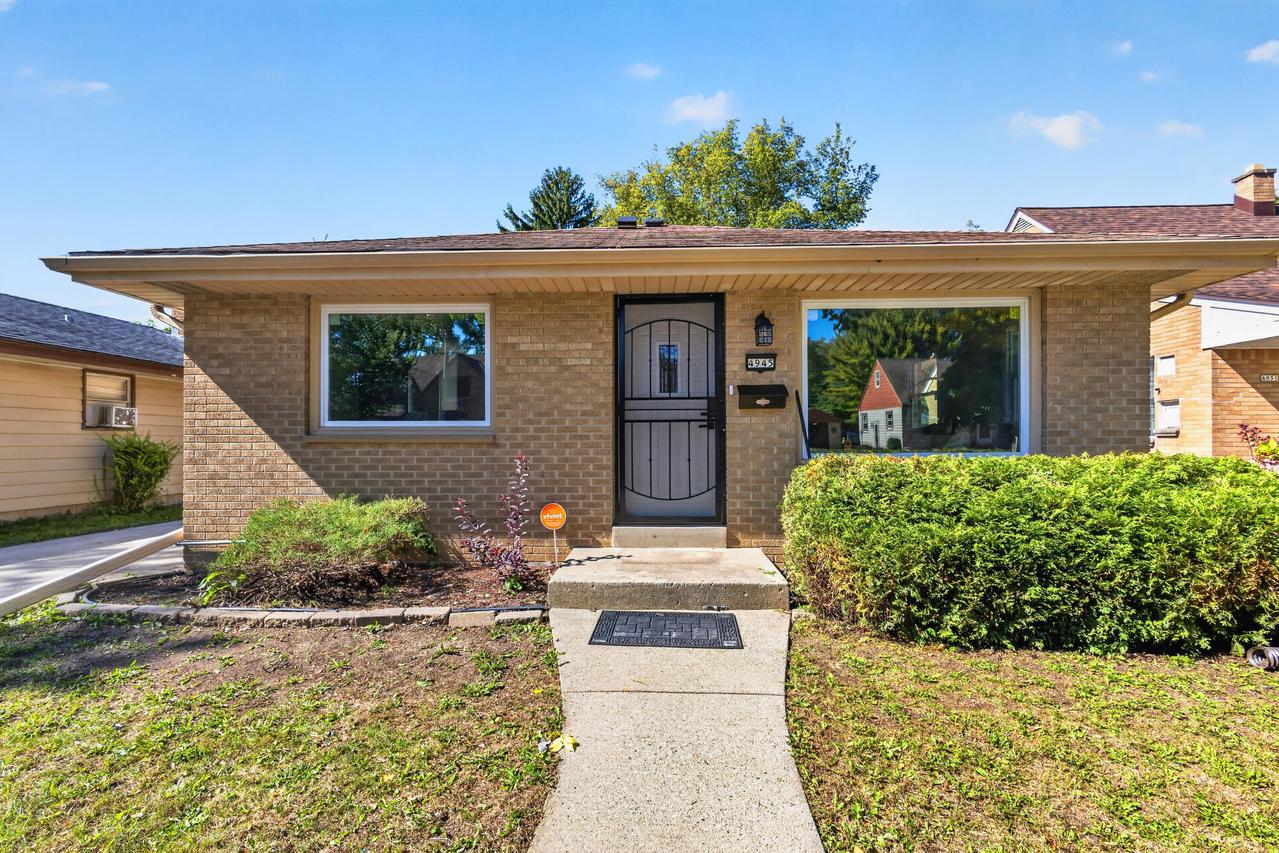 4945 N 57th St, Milwaukee, WI 53218