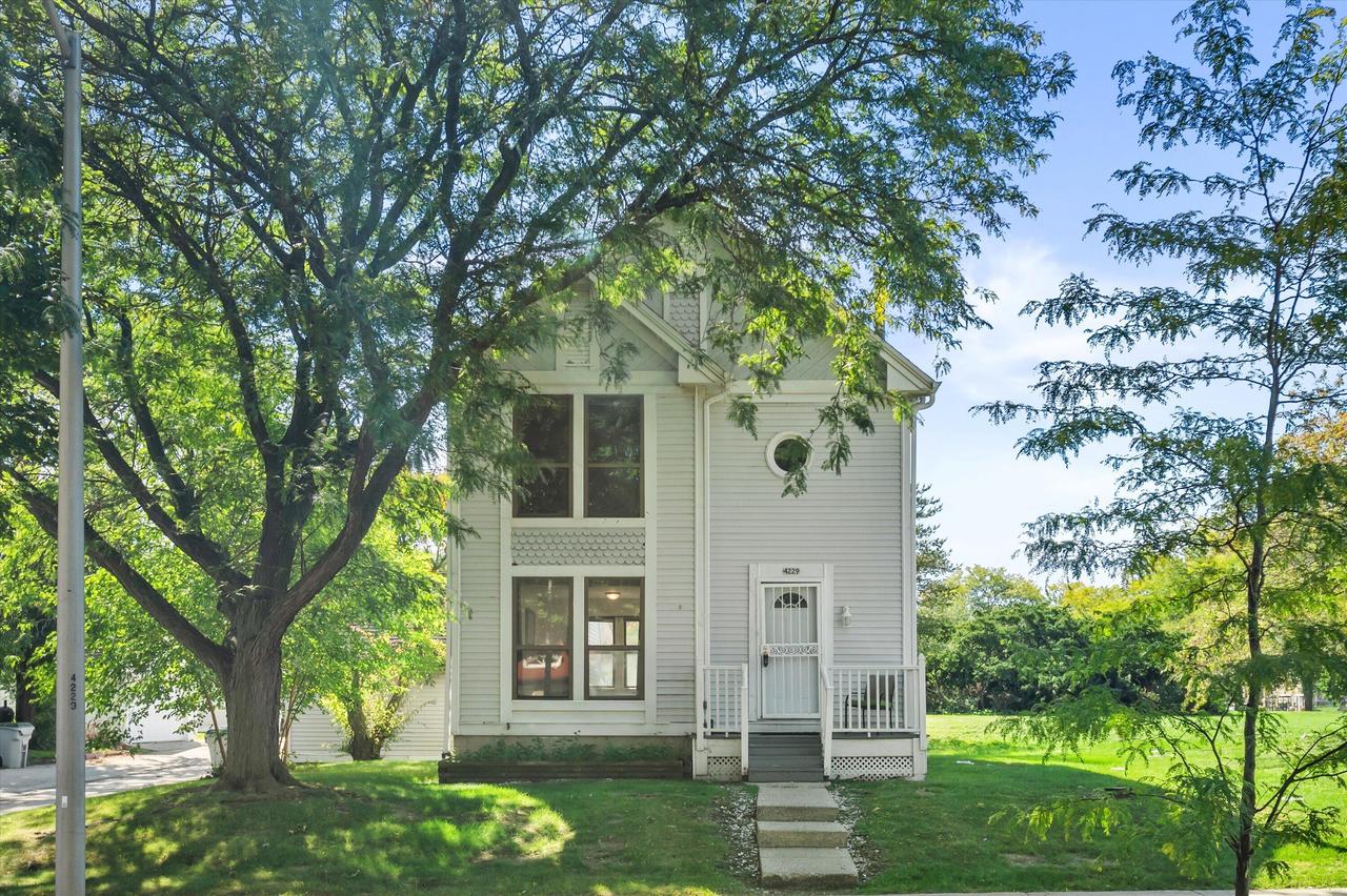 4229 W Meinecke Ave, Milwaukee, WI 53210