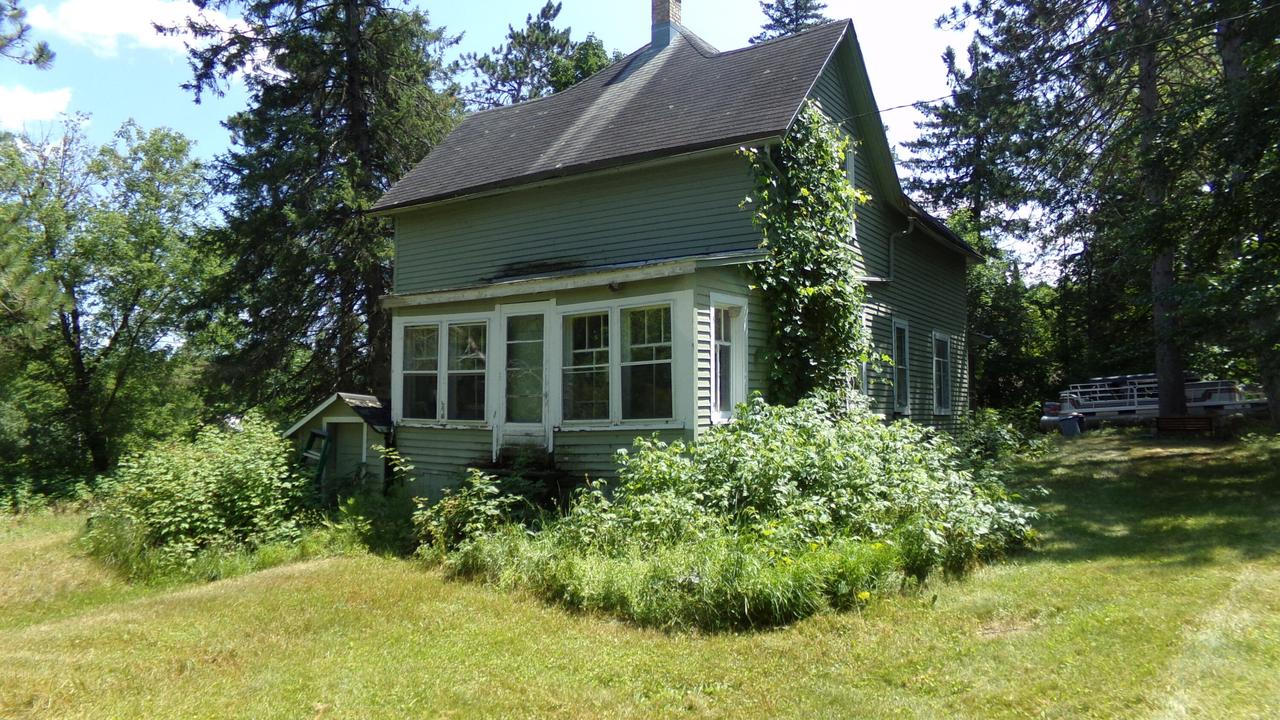 14288 Ridge St, Mountain, WI 54149