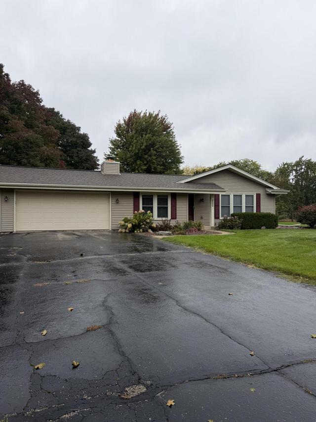 11321 N County View, Mequon, WI 53092