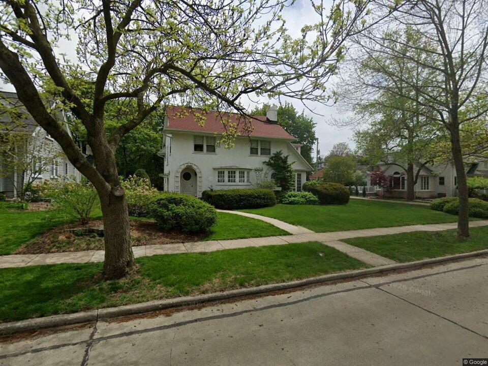 1730 N 70th St, Wauwatosa, WI 53213
