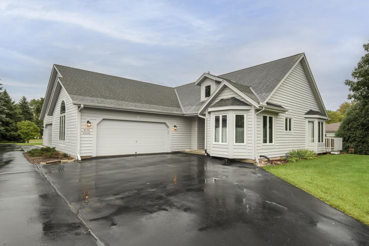 W156N5486 N Bette Dr, Menomonee Falls, WI 53051