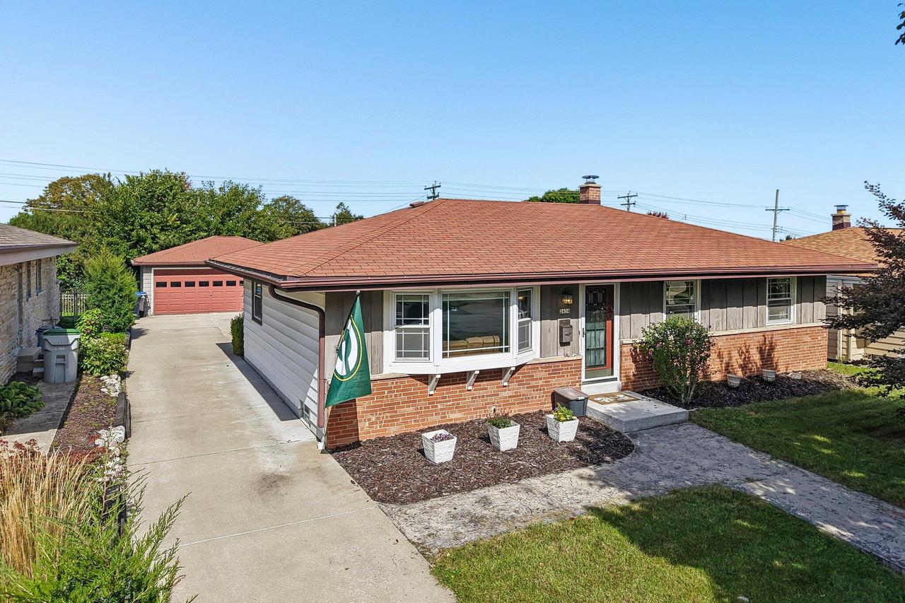2434 W Edgerton Ave, Milwaukee, WI 53221