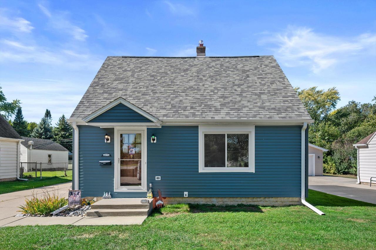 2871 S 85th St, West Allis, WI 53227