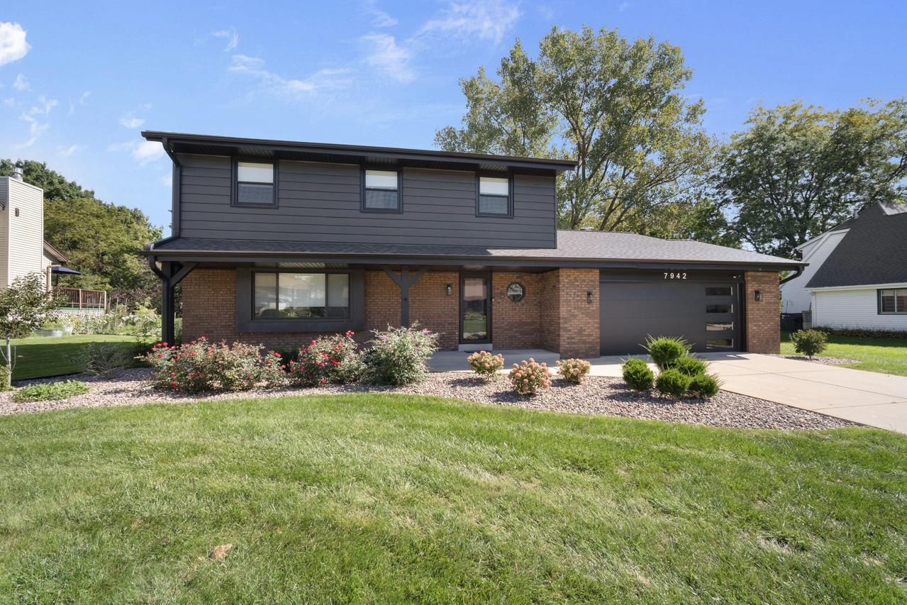 7942 S 66th St, Franklin, WI 53132