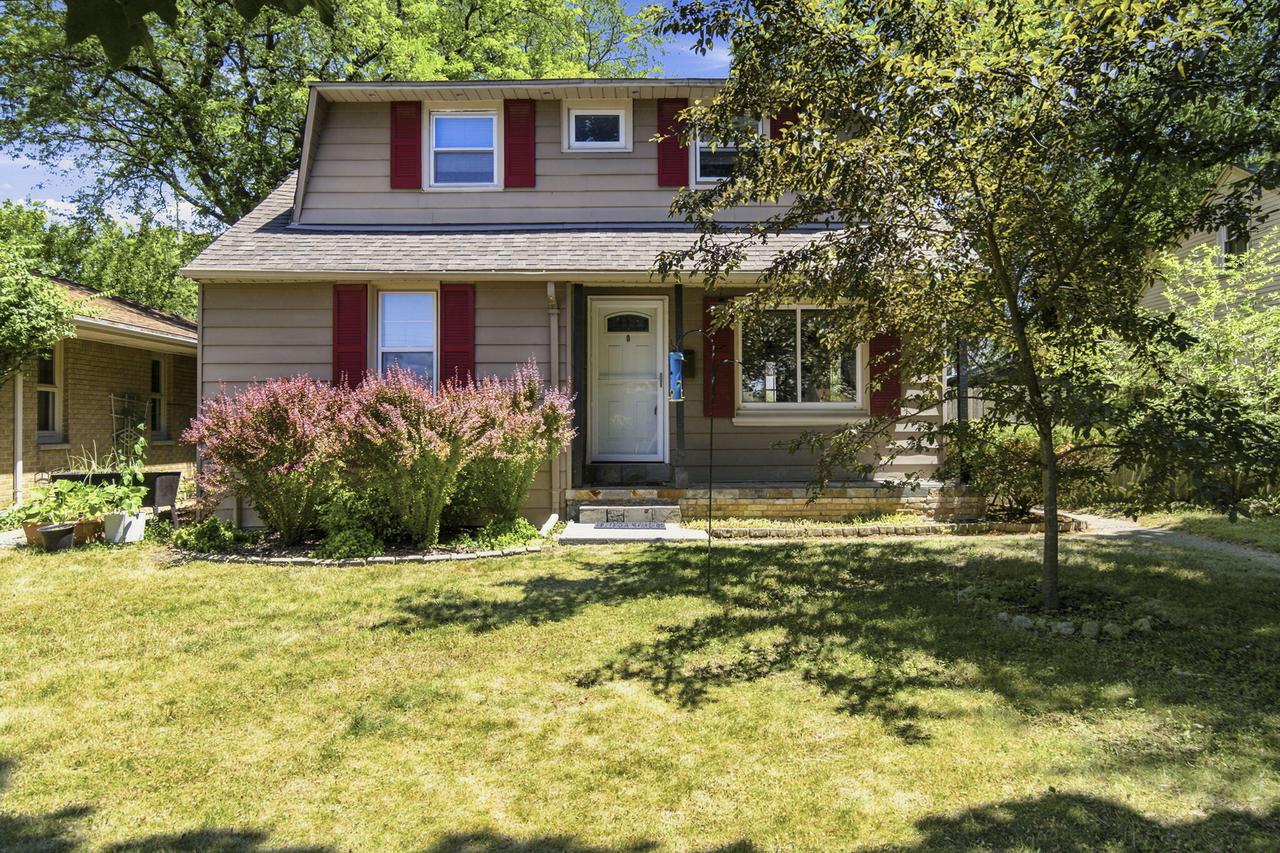 4858 N Iroquois Ave, Glendale, WI 53217